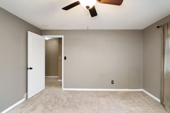 Building Photo - 340 Twykingham Pl