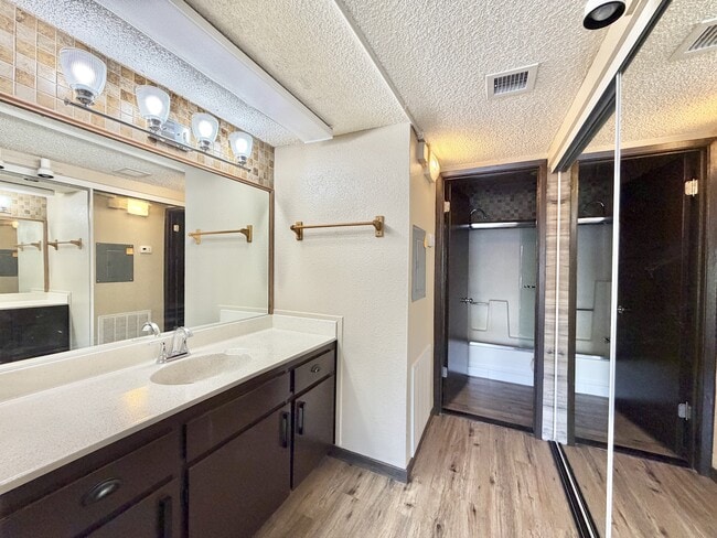 Building Photo - 4360 Gannet Cir