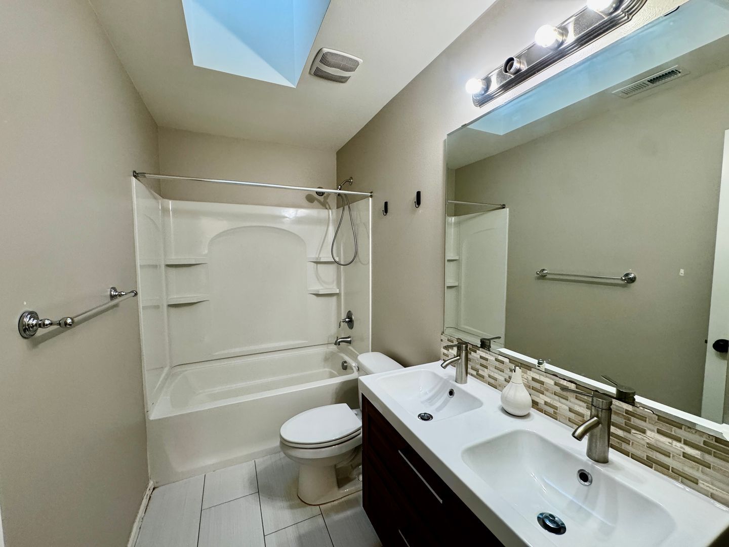 Building Photo - Woodinville Home!