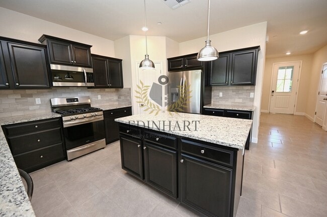Building Photo - 645 Blue Oak Lane W