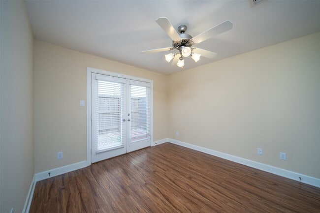 Building Photo - 3634 Main Plaza Dr