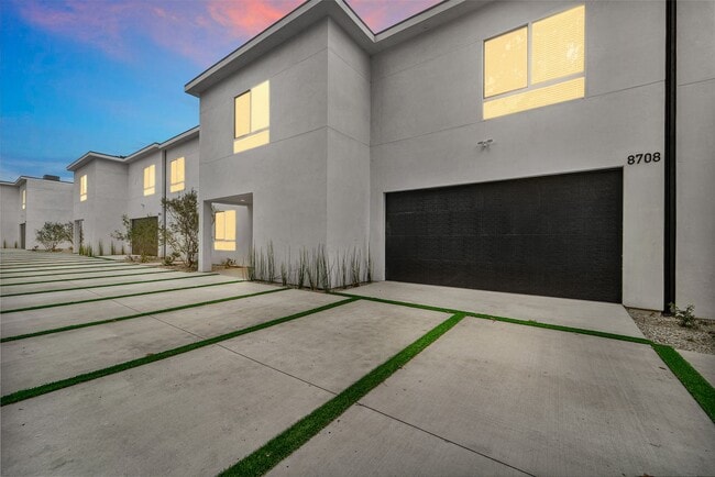 Primary Photo - Modern Brand new 5-Bedroom Home for Lease ...
