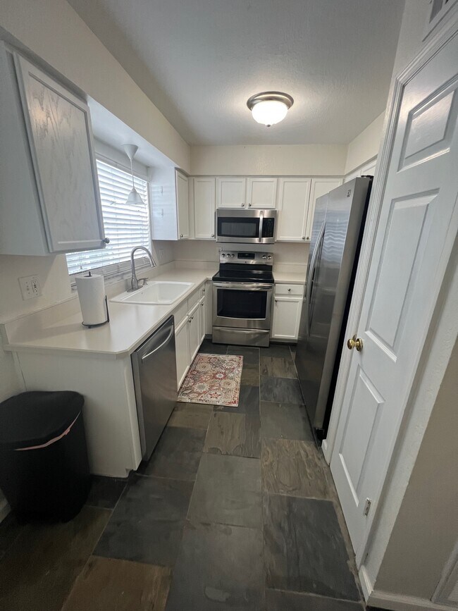 Building Photo - 13536 Embassy Park Ct