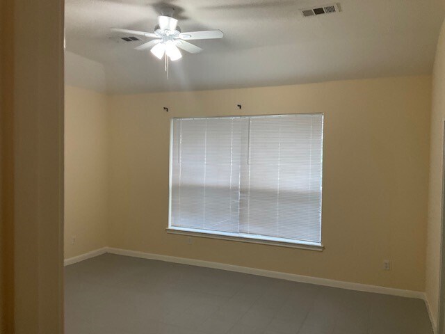 Building Photo - 17911 Scenic Oaks Dr