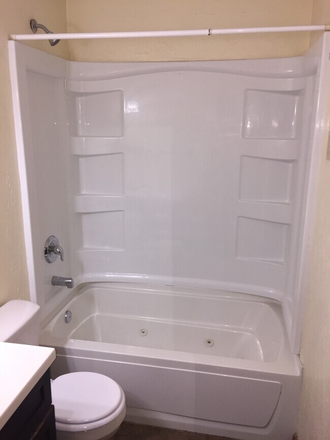 Building Photo - 2038 S Fairway Ave