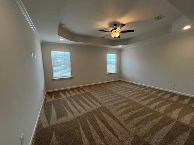 Building Photo - 967 Horse Mountain Rd