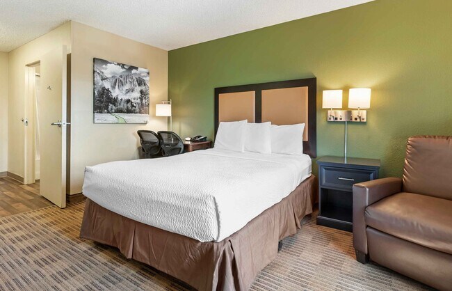 Building Photo - Furnished Studio-Richmond - Hilltop Mall