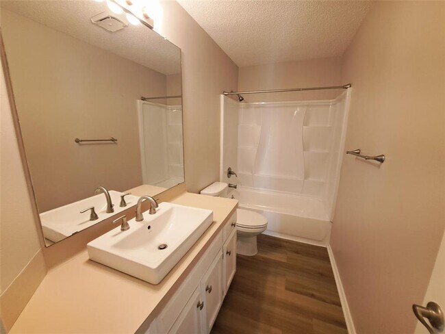 Building Photo - 840 Topaz Ln