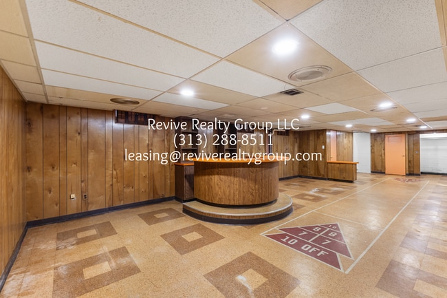 Building Photo - 20241 Kentfield St