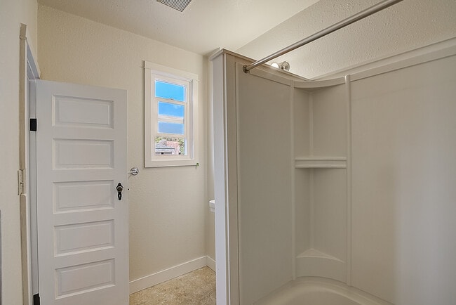 Building Photo - 5624 Brooklyn Ave NE