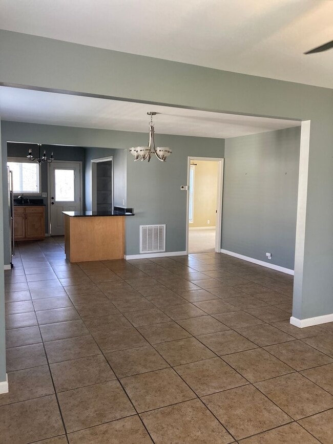 Building Photo - 415 Central Ave