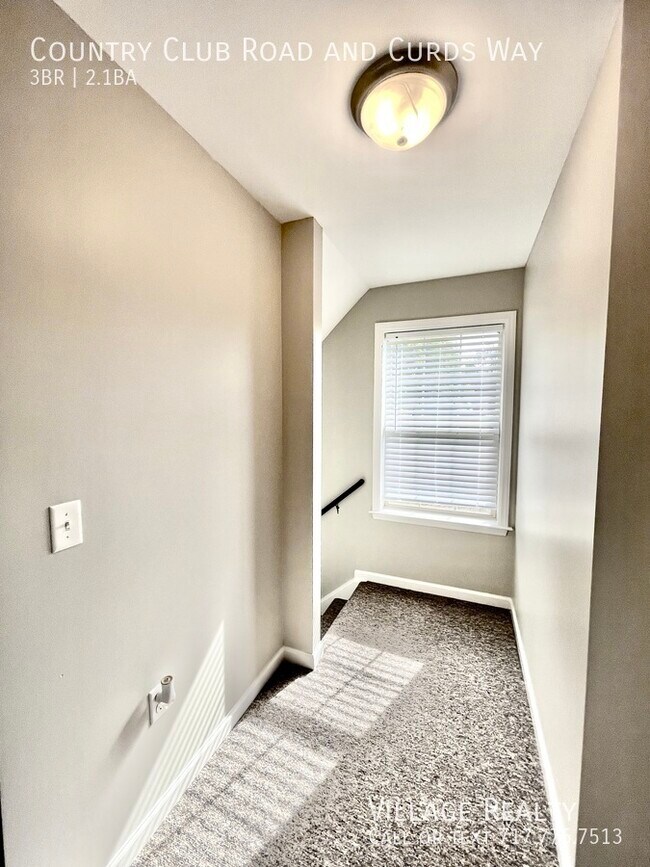 Building Photo - 703 Country Club Rd