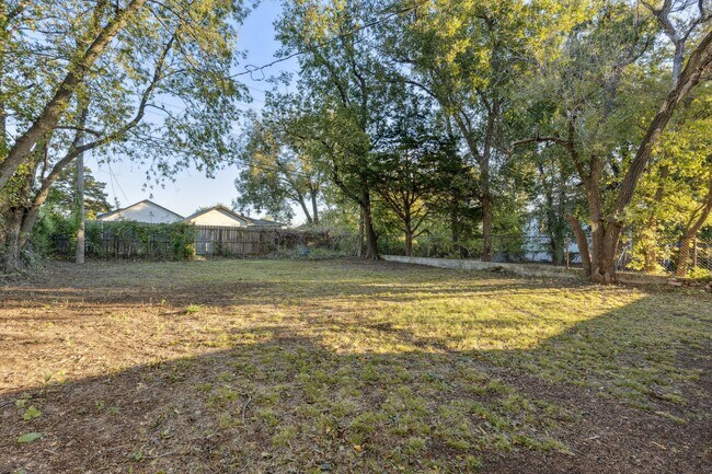 Building Photo - 1605 E Park Pl