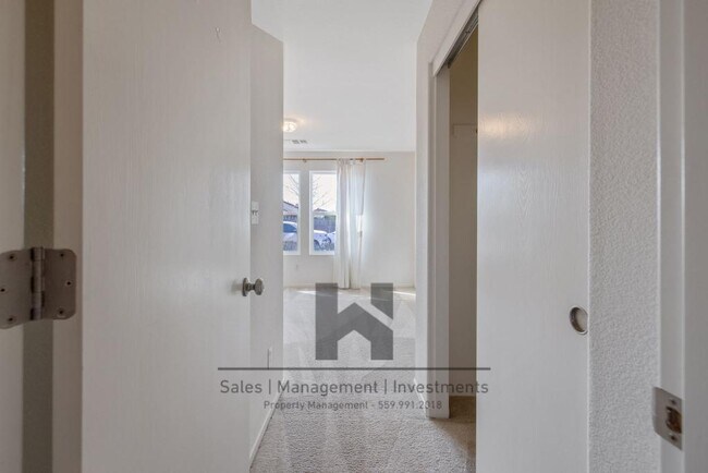 Building Photo - 2244 Country View Ave