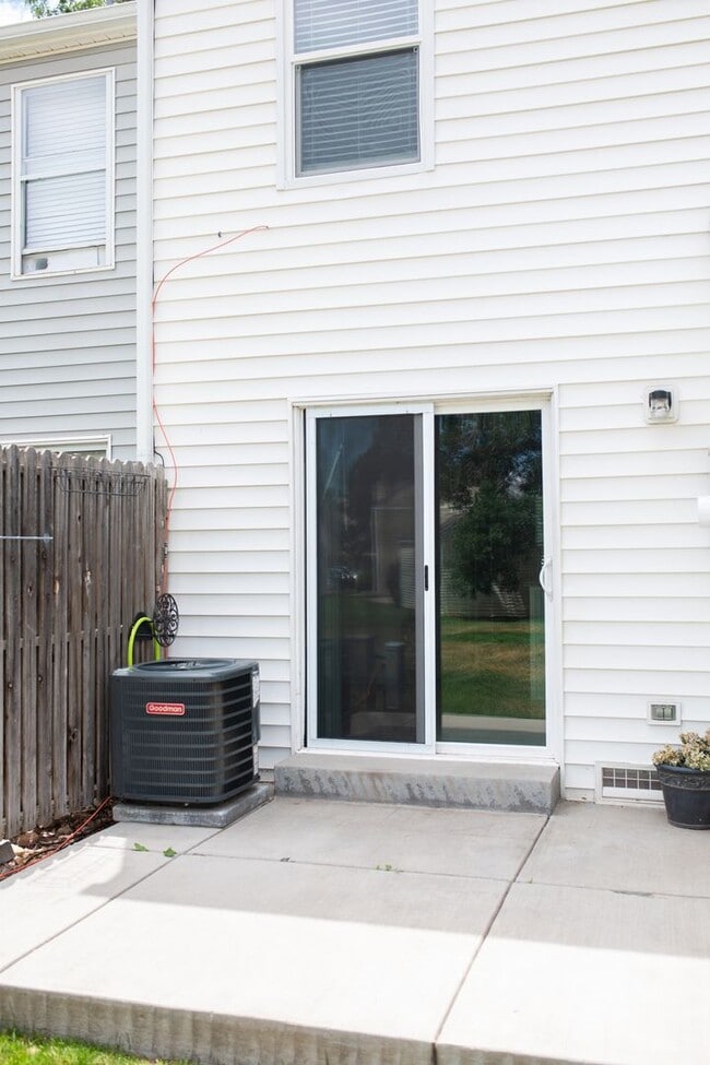 Building Photo - Nice 2 Bedroom Townhome in Lakewood
