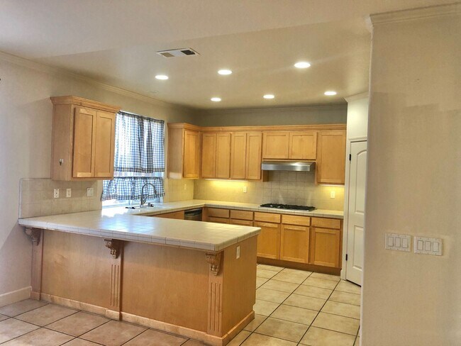 Building Photo - 4 br, 2.5 bath House - 205 Vista Del Rio Ct.
