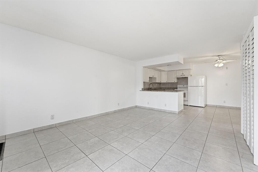 Building Photo - 2671 Riverside Dr