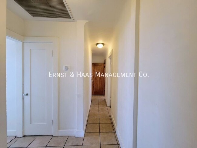 Building Photo - 1911 Cedar Ave