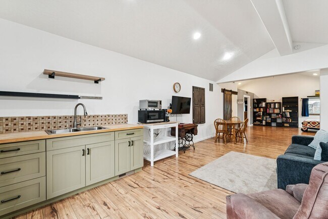Building Photo - Spacious 4 Bed + Bonus | 3 Bath | 2,760 Sq Ft | Star, Idaho