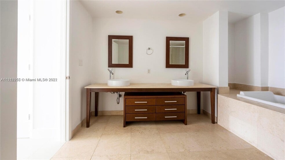 Building Photo - 475 Brickell Ave