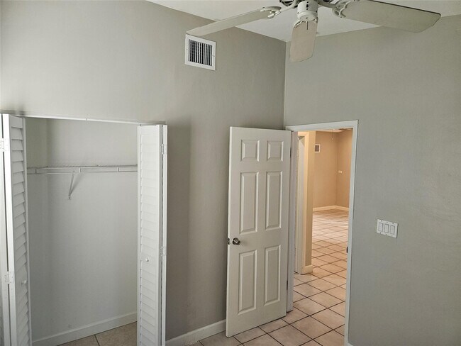 Building Photo - 2586 NW 58th Ave