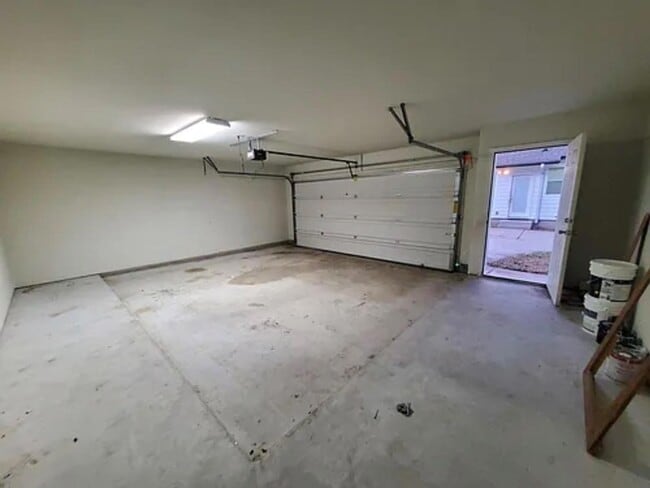 Building Photo - 203 E Pecan St