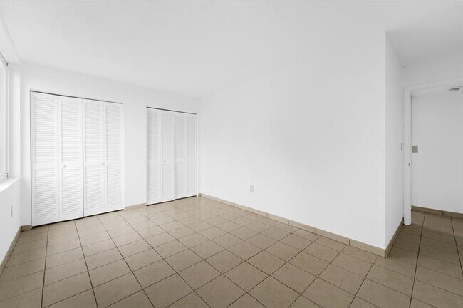 Building Photo - 250 180th Dr