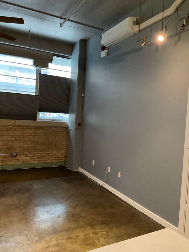 Building Photo - 701 Lamont St NW