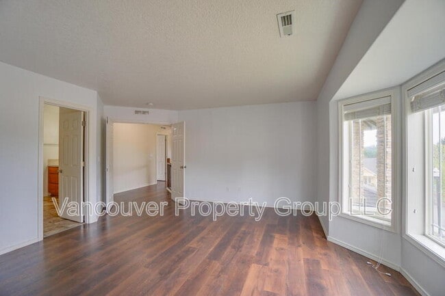 Building Photo - 1211 W F Pl