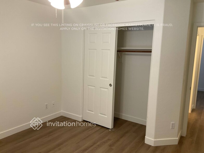 Building Photo - 482 N Falcon Dr