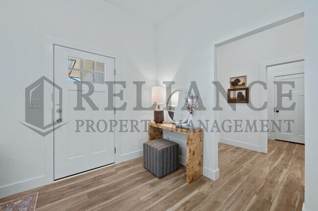 Building Photo - 619 Elmwood St