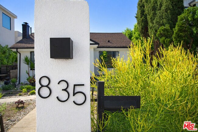 Building Photo - 835 N Ogden Dr