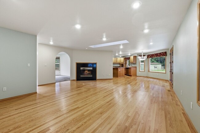 Building Photo - Move in ready! 3 bed, den, 2 bath rambler on 4.62 acres with pasture in Tumwater School District.