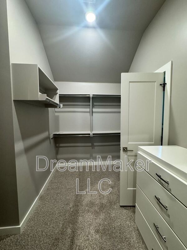 Building Photo - 790 Flowers Dr