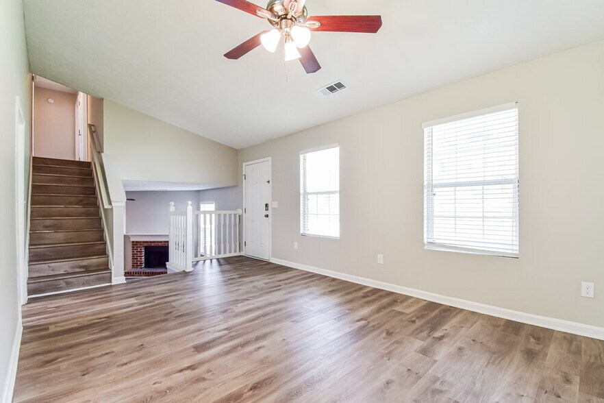 Building Photo - 6149 Raleigh Oaks Ct