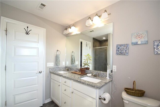 Building Photo - 3609 SW Mistletoe Ave