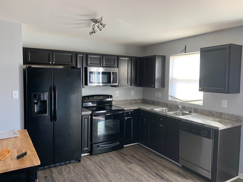 Building Photo - 120 Singleton Way