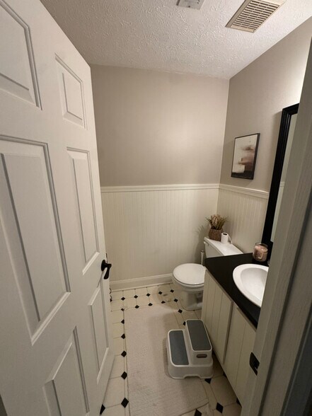 Building Photo - 816 Tollis Pkwy