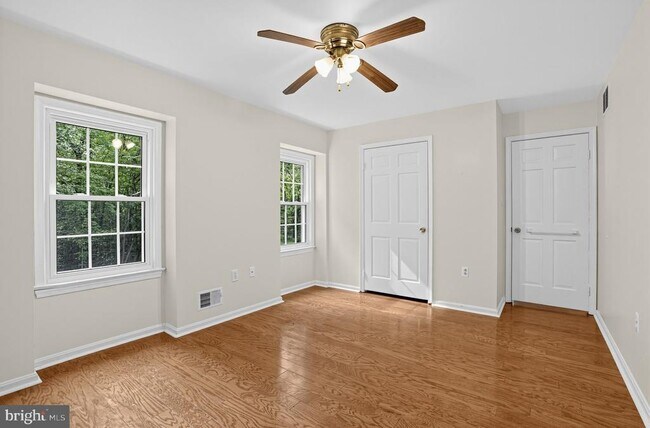 Building Photo - 6401 Wolf Run Hunt Ct
