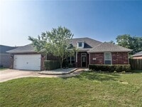 Building Photo - 3203 SW Camden Dr
