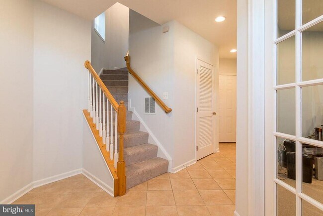 Building Photo - 1752 Theale Way