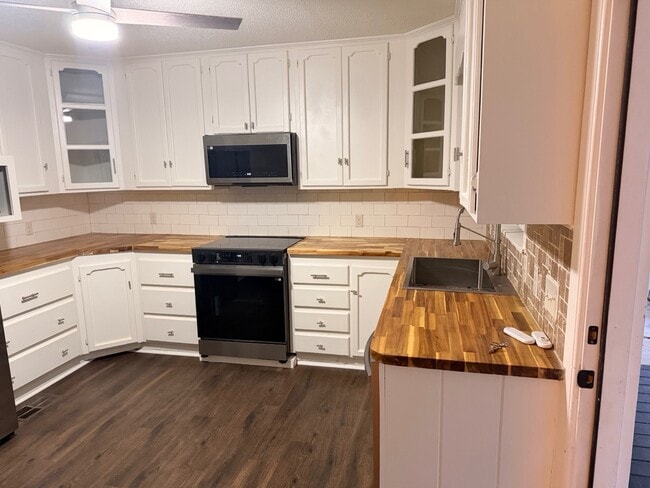 Building Photo - 1213 N 32nd Ave