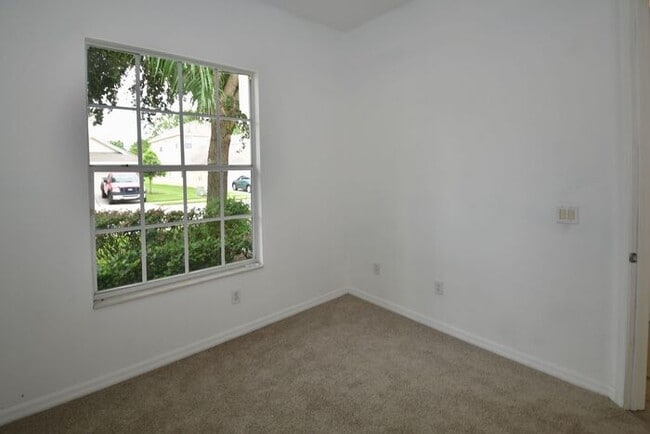 Building Photo - Spacious 2 bed Plus Den Home for Lease