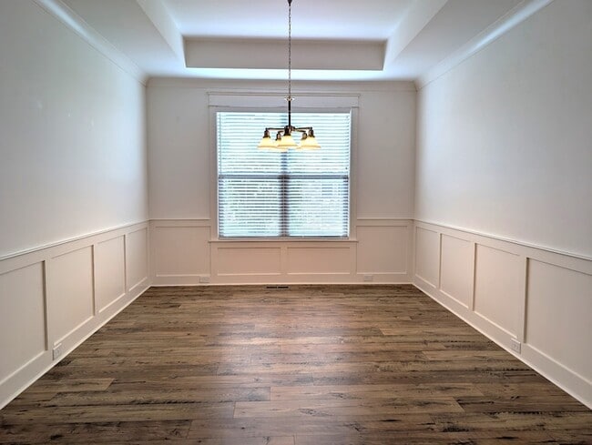 Building Photo - 2001 Largo Ct