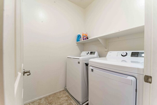 Building Photo - 1761 N St Francis Pl