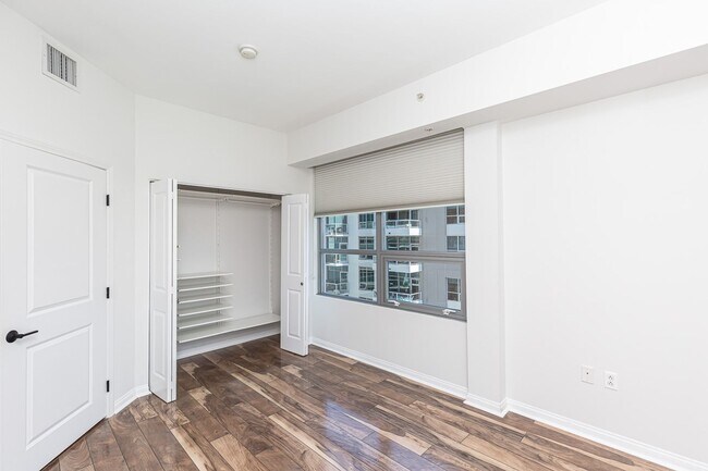 Building Photo - ***2 BED 2 BATH CONDO***PET-FRIENDLY***ASS...