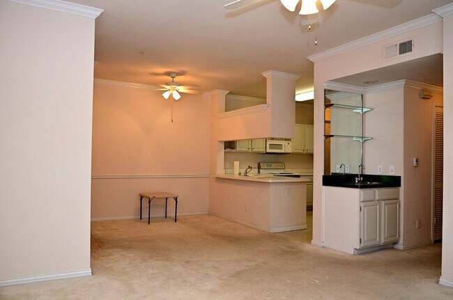 Dining + kitchen - 2111 Welch St