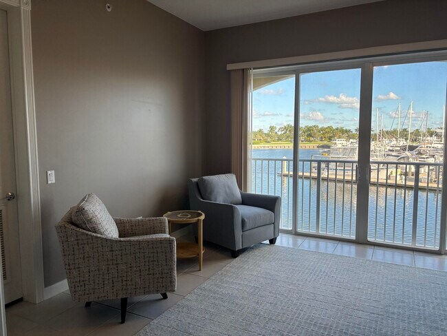 Building Photo - 14 Harbour Isle Dr W