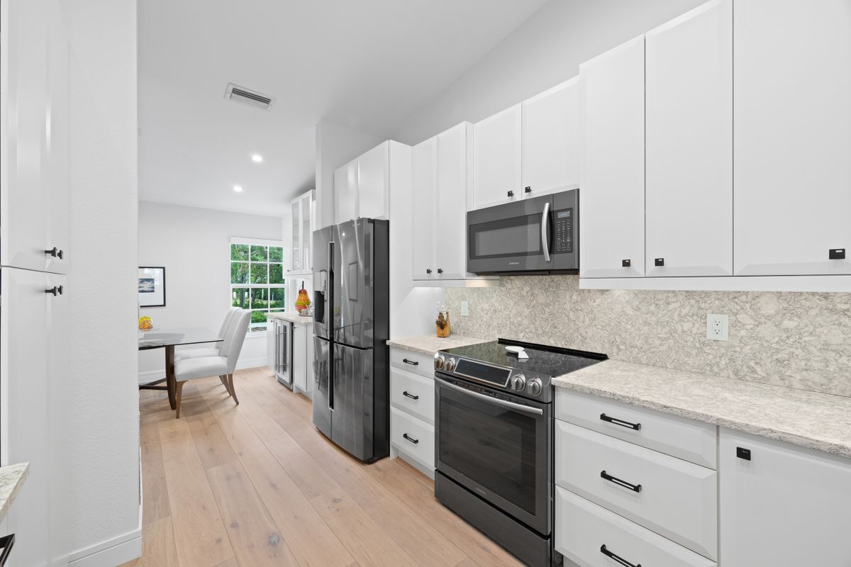 Building Photo - 818 Tanbark Dr