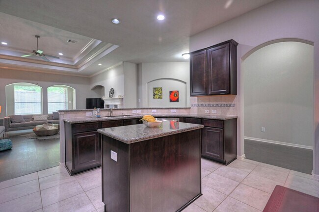 Building Photo - 7810 Oak Moss Dr